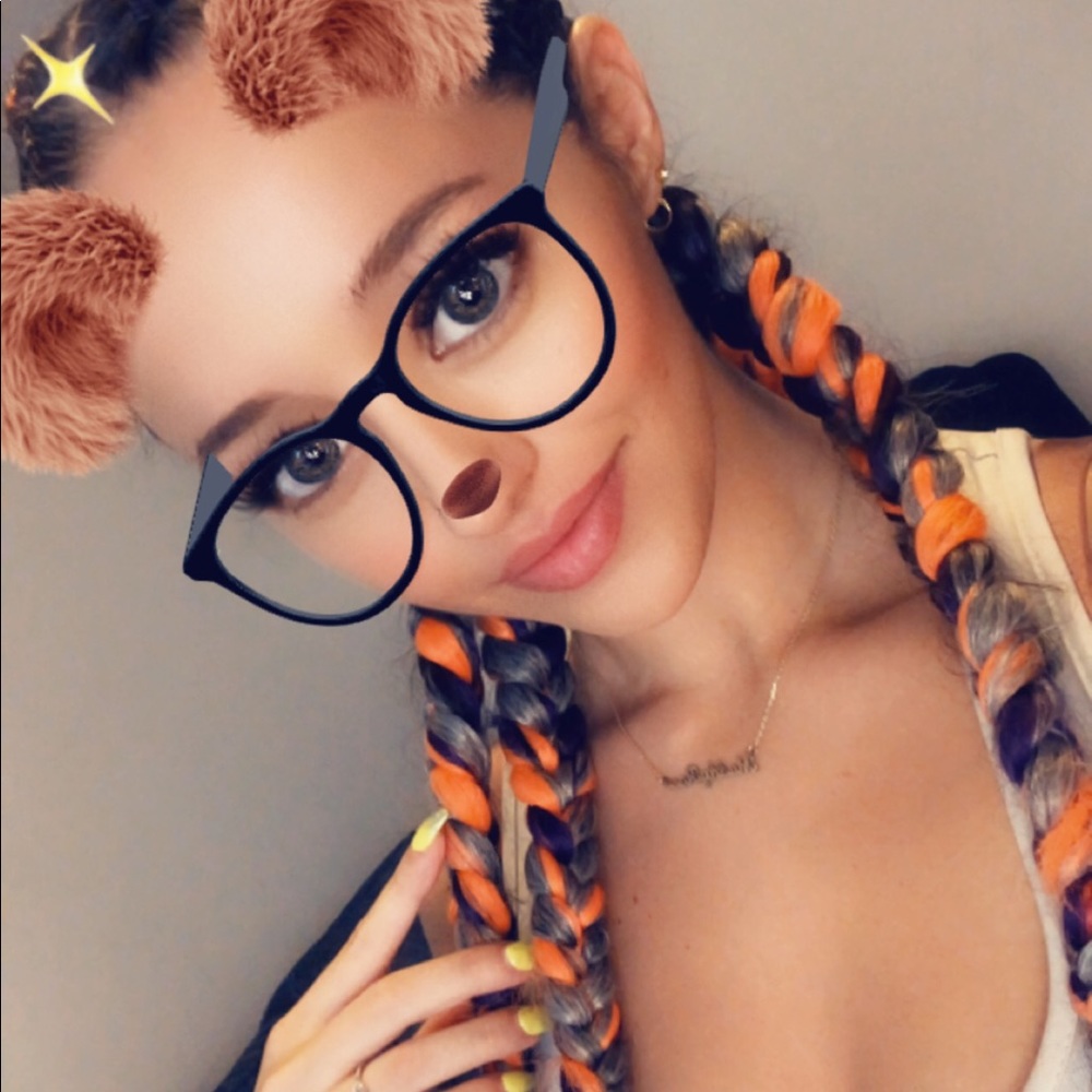 Meet your Posher, Madeleine